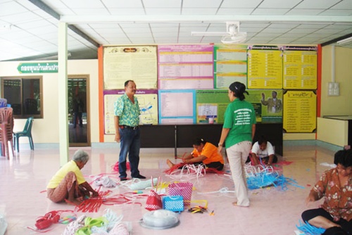โครงการพัฒนาอาชีพหลักสูตรระยะสั้น “การสานกระเป๋าด้วยเชือก”